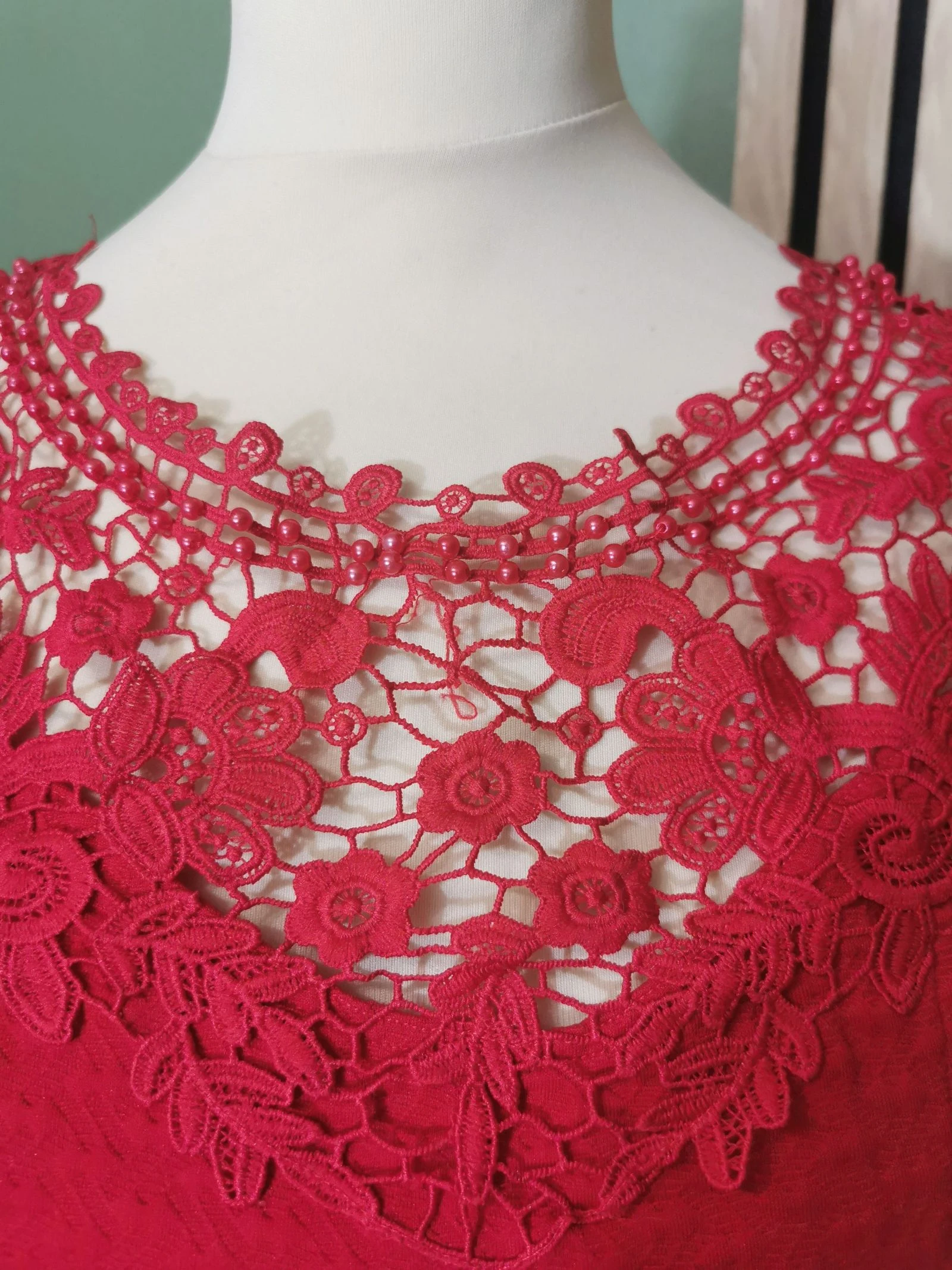 Blusa vermelha com bordado – photo 2